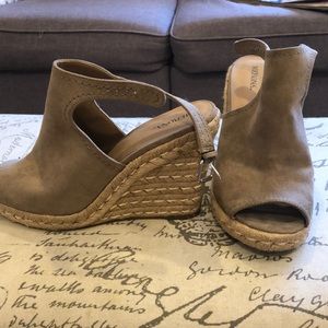 Nude wedge sandal